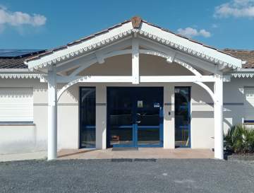 Reprise complète des peintures extérieures d’un porche à ossature bois